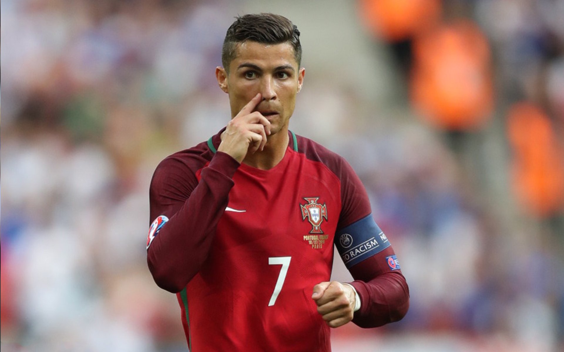 足球大赛风云再起，球队实力对垒激烈，足球 大赛